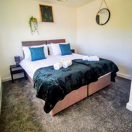No 7 - Bright, Spacious 3 Bed Home With Parking & Wifi Huyton Exterior photo