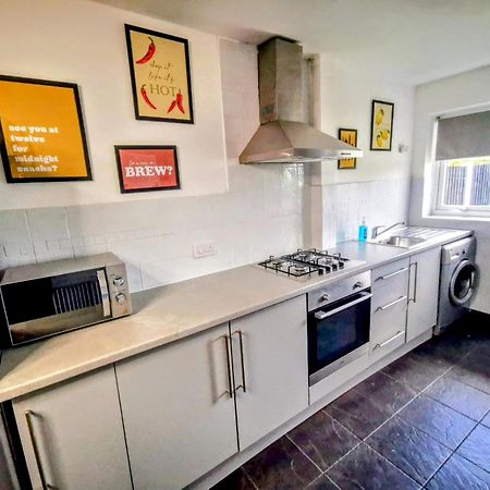 No 7 - Bright, Spacious 3 Bed Home With Parking & Wifi Huyton Exterior photo