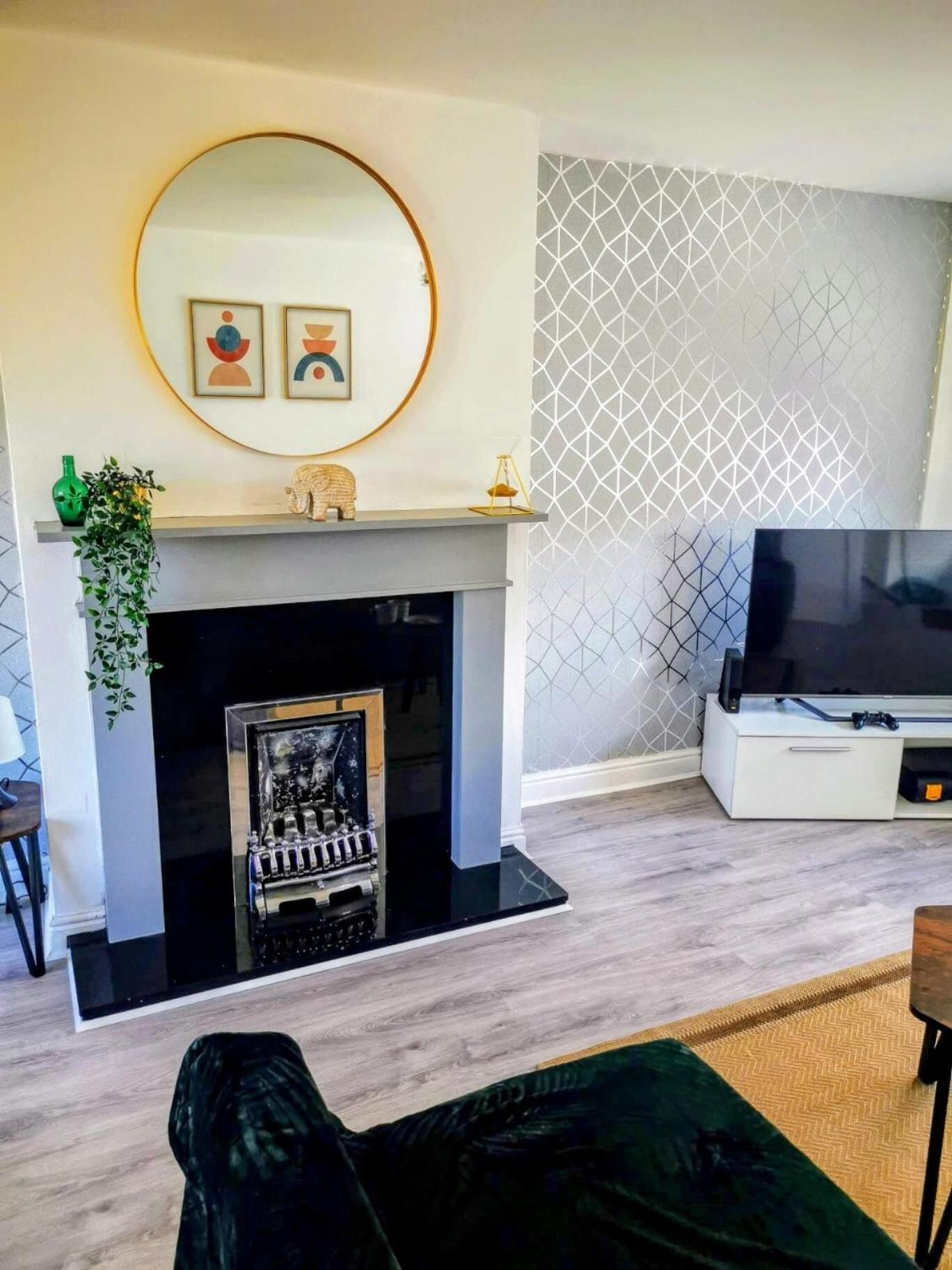No 7 - Bright, Spacious 3 Bed Home With Parking & Wifi Huyton Exterior photo
